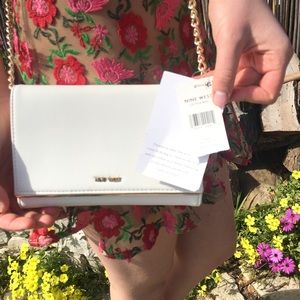 Nine West white clutch